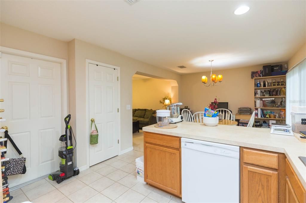 For Sale: $279,900 (3 beds, 2 baths, 1461 Square Feet)