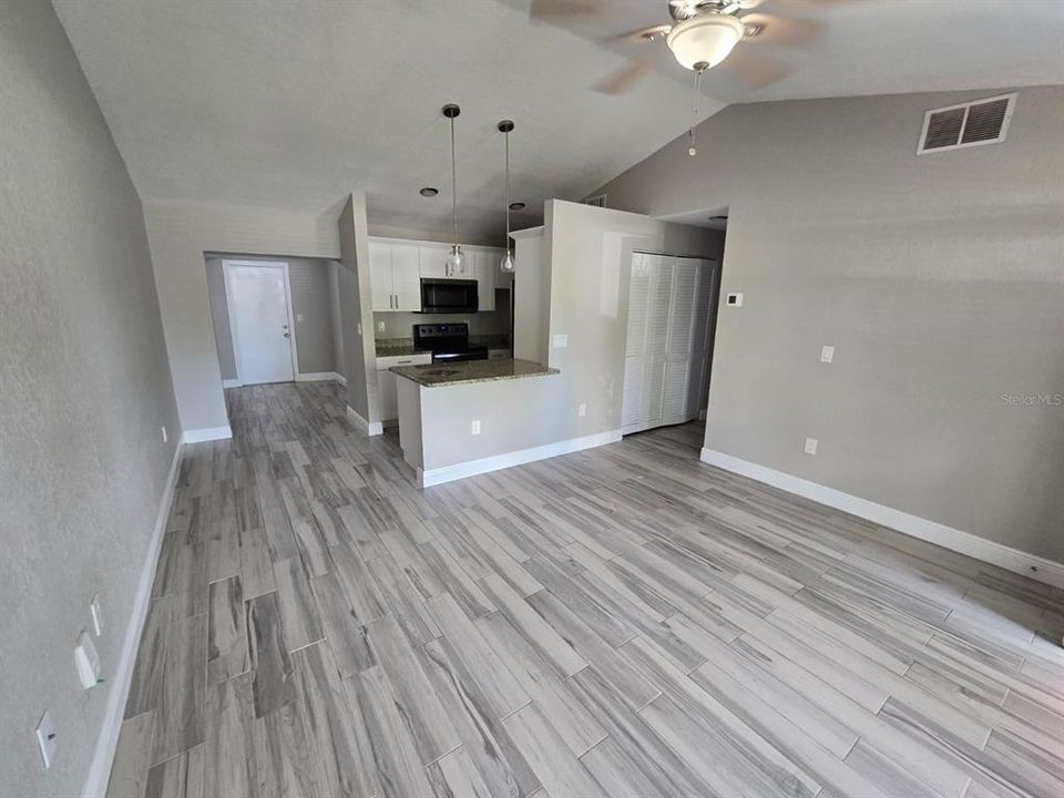 For Sale: $276,900 (3 beds, 2 baths, 1127 Square Feet)
