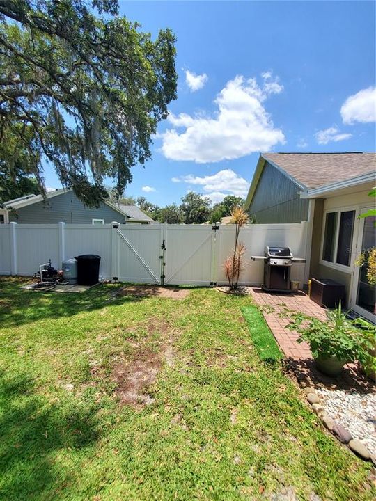 Vinyl Fence with Double Gate