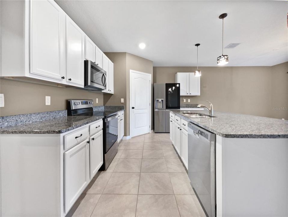 Active With Contract: $400,000 (4 beds, 2 baths, 1846 Square Feet)