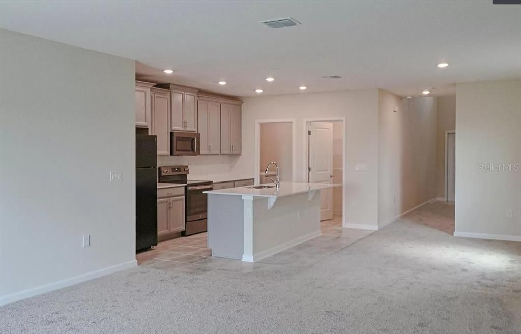 Active With Contract: $2,850 (5 beds, 2 baths, 2370 Square Feet)