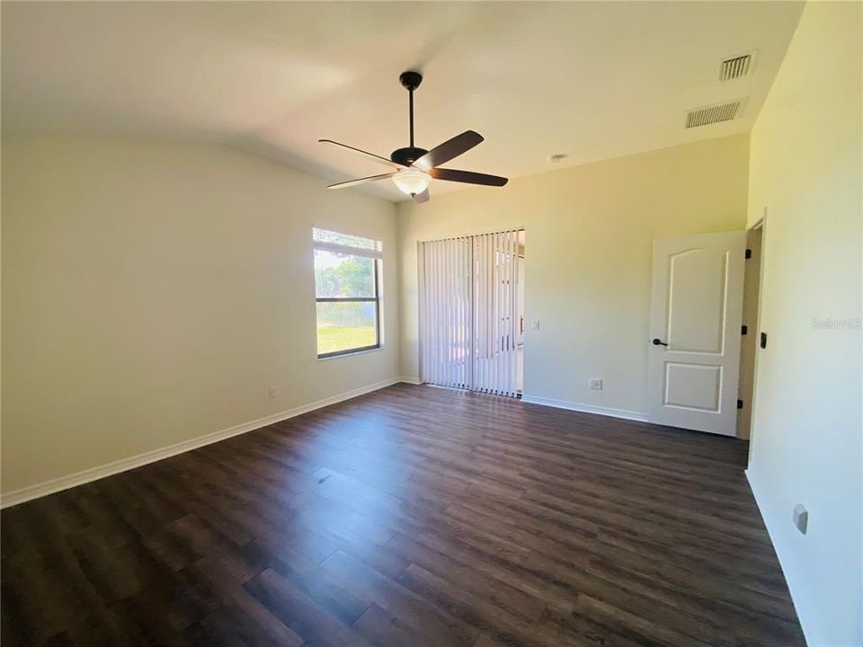 For Sale: $435,000 (4 beds, 3 baths, 2613 Square Feet)