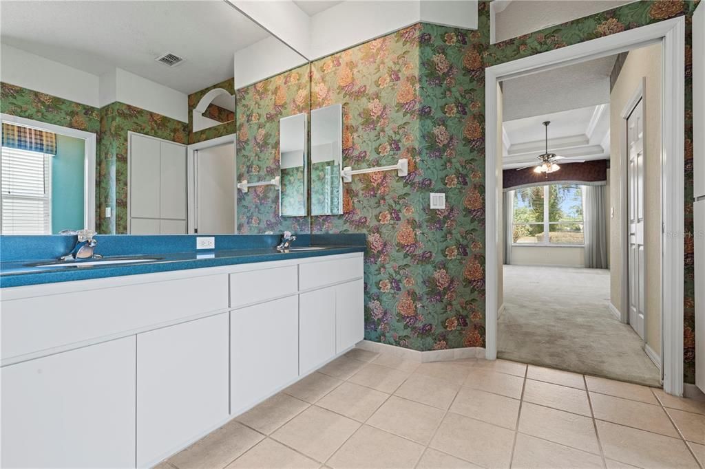 Master Bath w/Dual Sinks