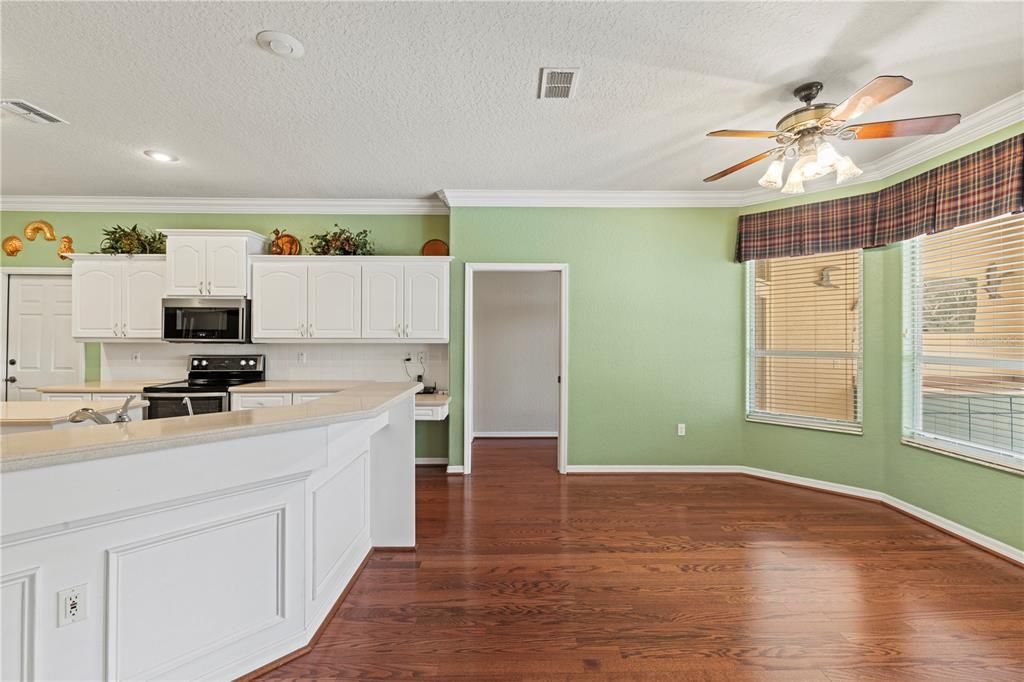 Kitchen & Breakfast Nook