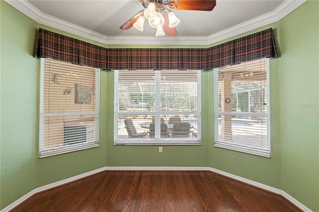 Breakfast Nook w/ View of Lanai & Pool