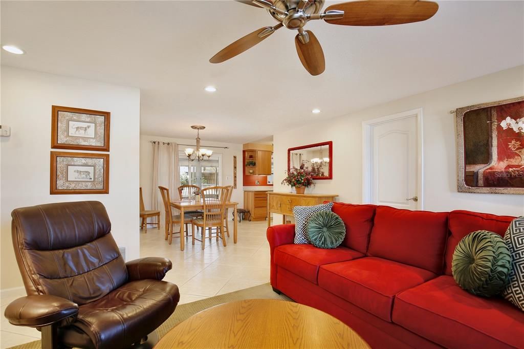 OPEN PLAN. LIVING ROOM TO EATING AREA