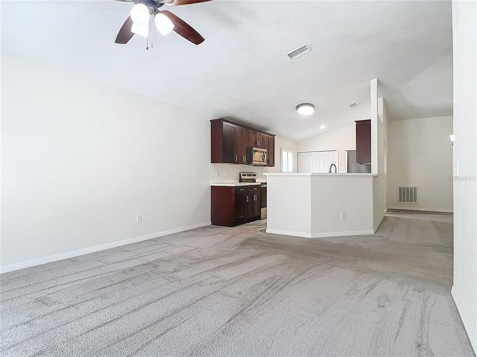 Active With Contract: $309,900 (3 beds, 2 baths, 1612 Square Feet)