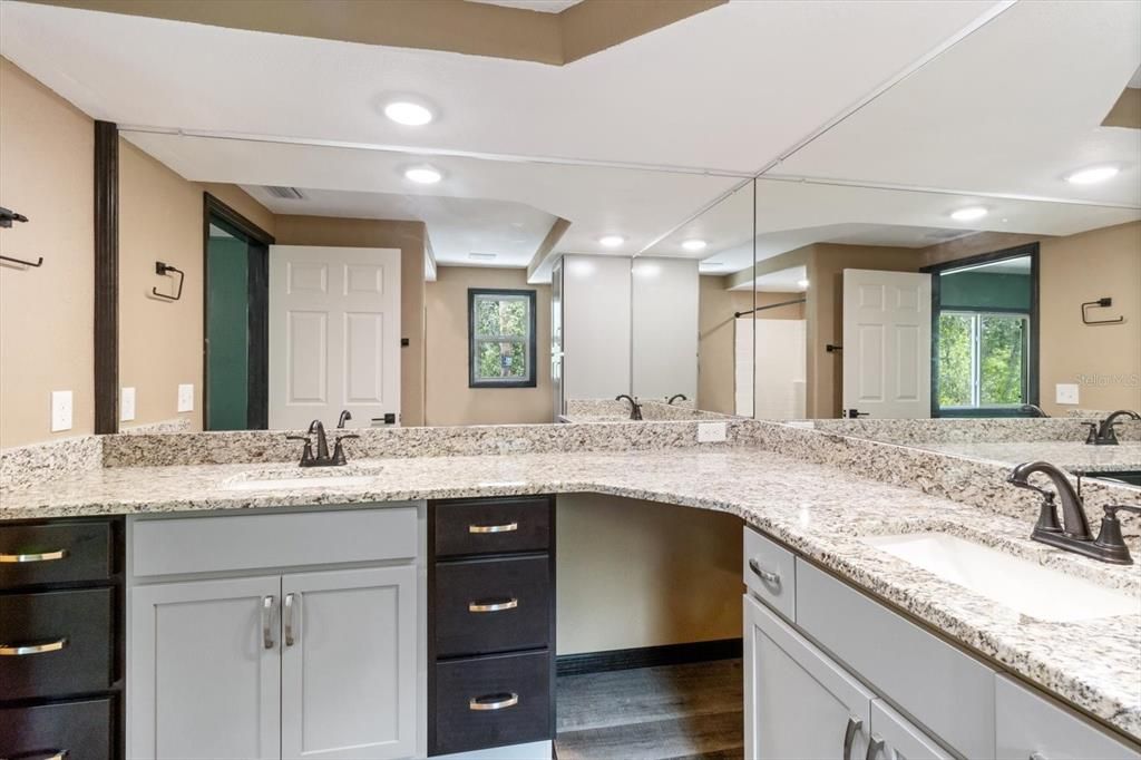 Master Bathroom with Dual Sinks, Granite Vanity Tops, Corner Makeup Desk & Wall Mirrors