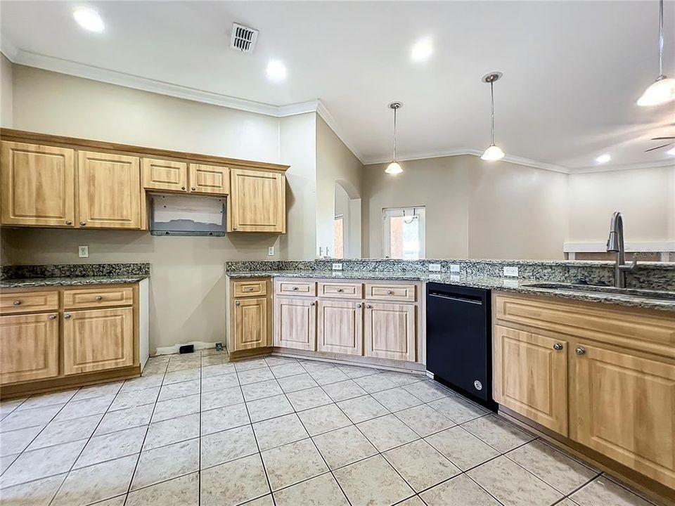 For Sale: $559,900 (5 beds, 2 baths, 2597 Square Feet)