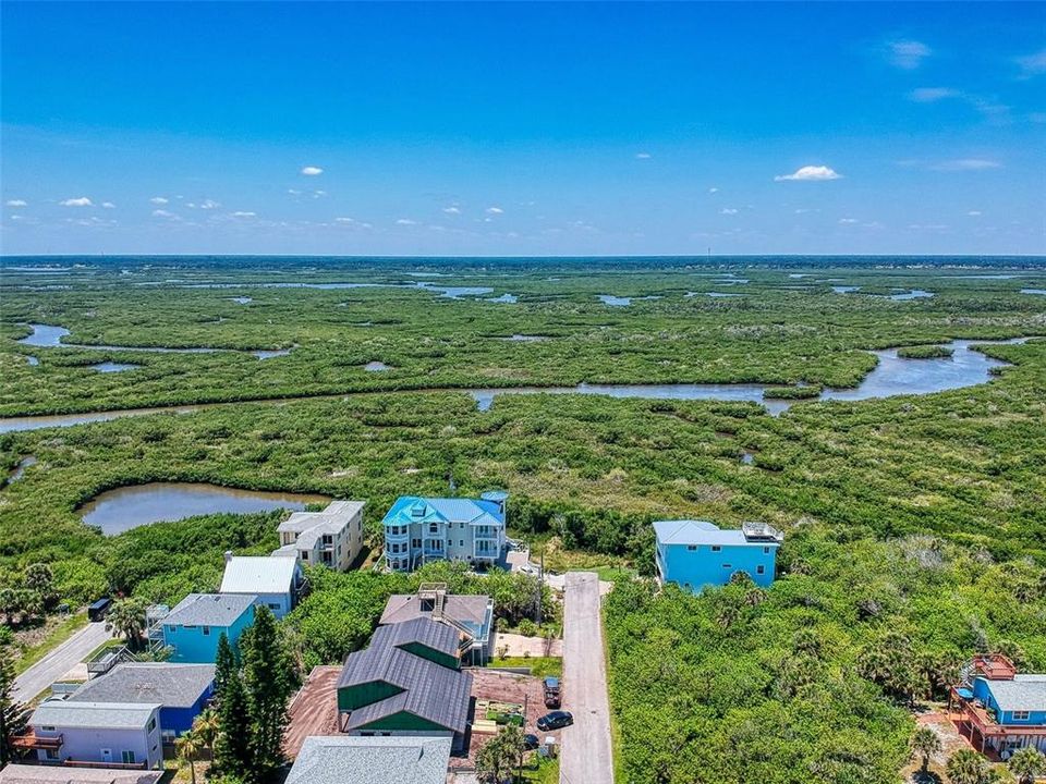 На продажу: $450,000 (0.25 acres)