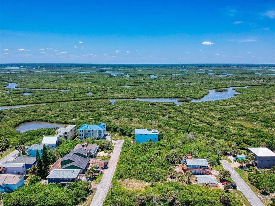 На продажу: $450,000 (0.25 acres)