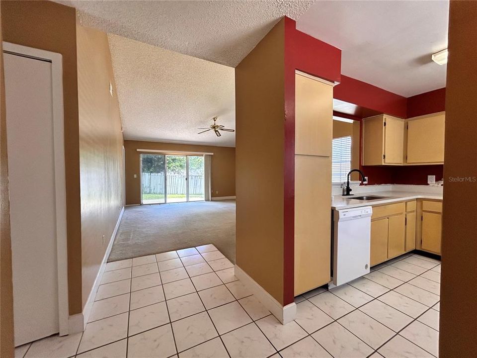 Active With Contract: $269,000 (2 beds, 2 baths, 1066 Square Feet)