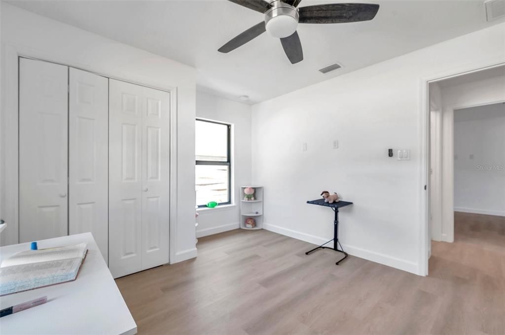 Active With Contract: $347,000 (3 beds, 2 baths, 1140 Square Feet)