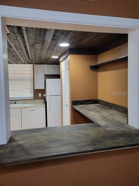 For Sale: $184,900 (2 beds, 1 baths, 1090 Square Feet)