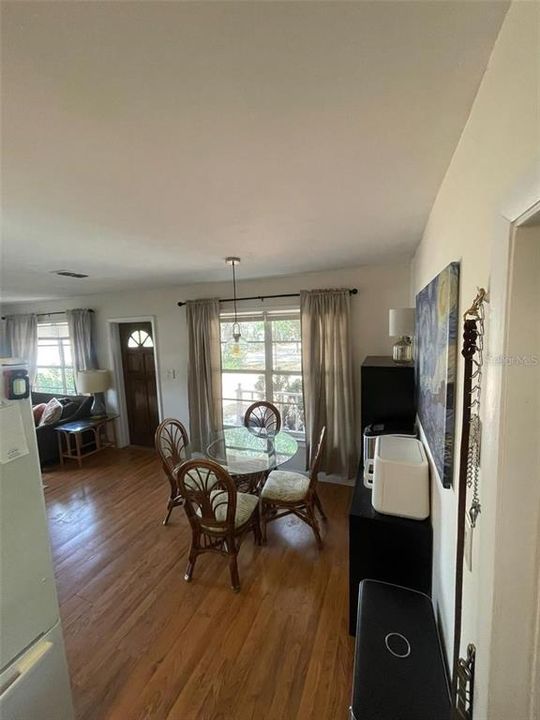 For Rent: $2,175 (2 beds, 1 baths, 864 Square Feet)