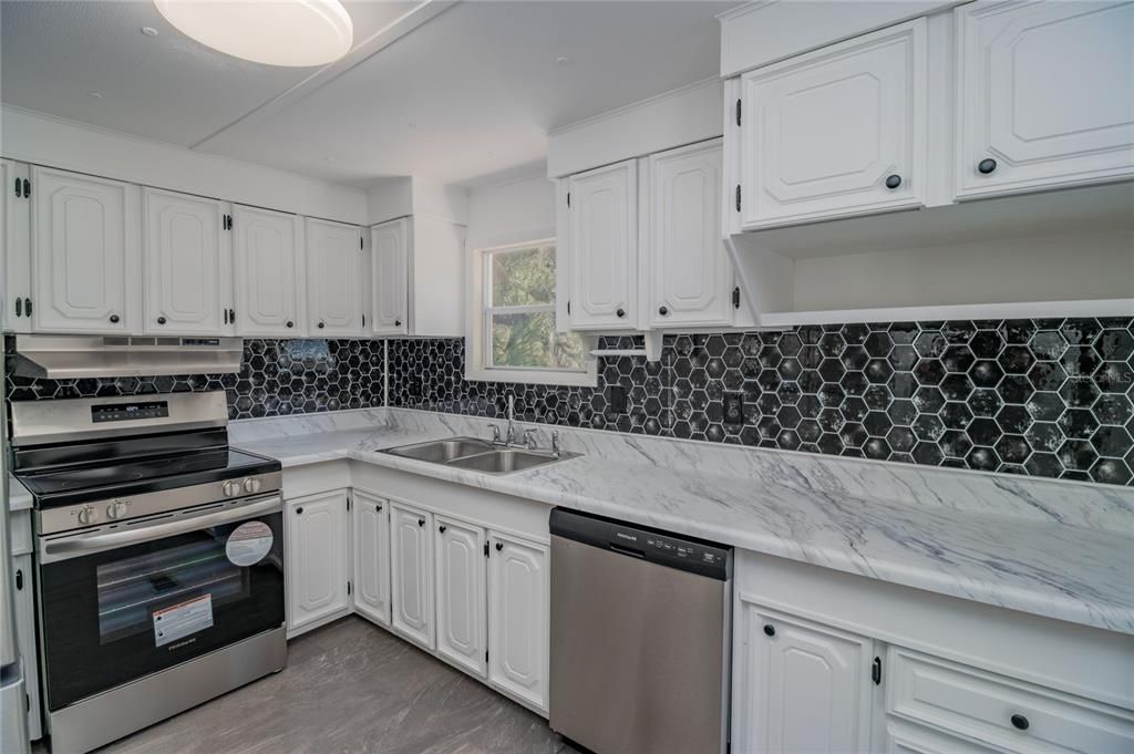 For Sale: $259,990 (3 beds, 2 baths, 1464 Square Feet)