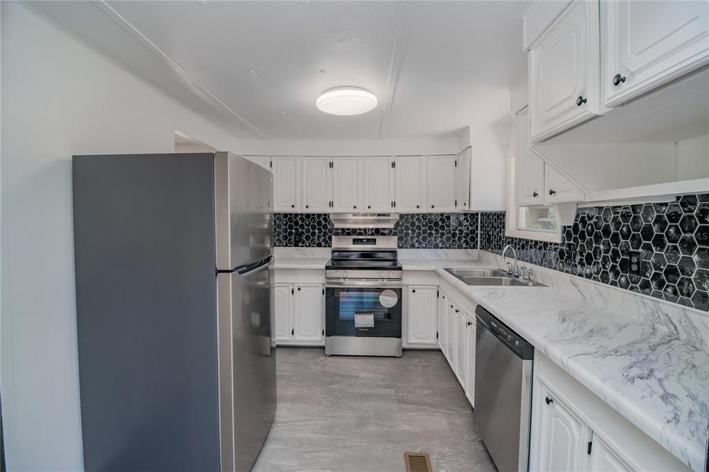 For Sale: $259,990 (3 beds, 2 baths, 1464 Square Feet)