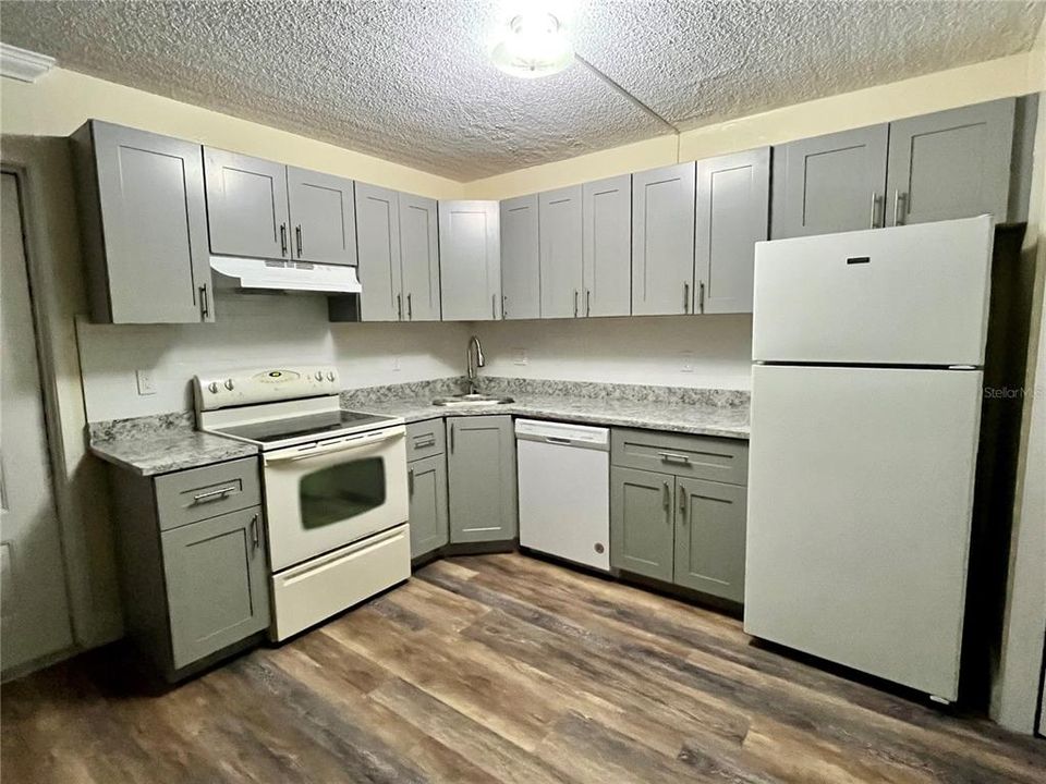 For Rent: $1,450 (1 beds, 1 baths, 764 Square Feet)