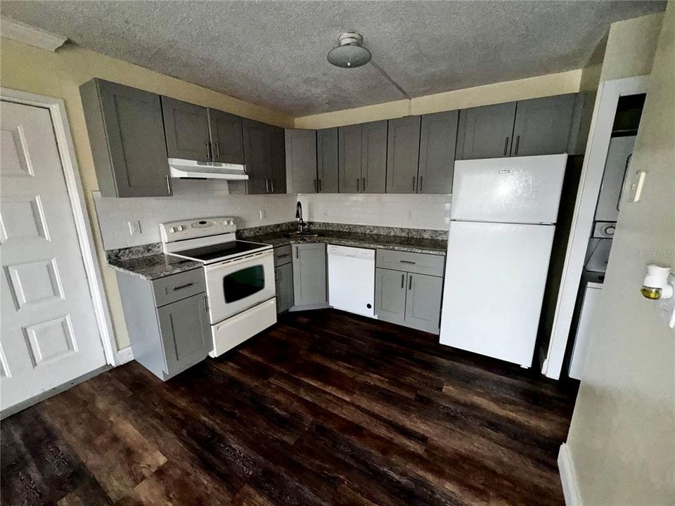 For Rent: $1,450 (1 beds, 1 baths, 764 Square Feet)