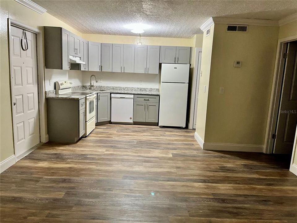 For Rent: $1,450 (1 beds, 1 baths, 764 Square Feet)