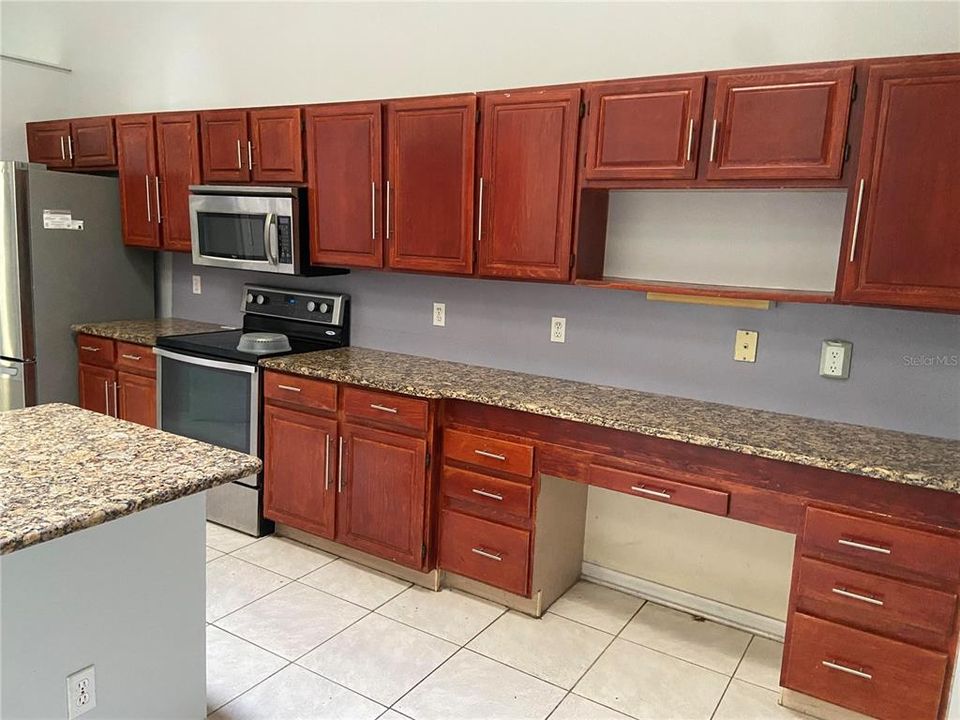 For Rent: $3,000 (3 beds, 2 baths, 2654 Square Feet)
