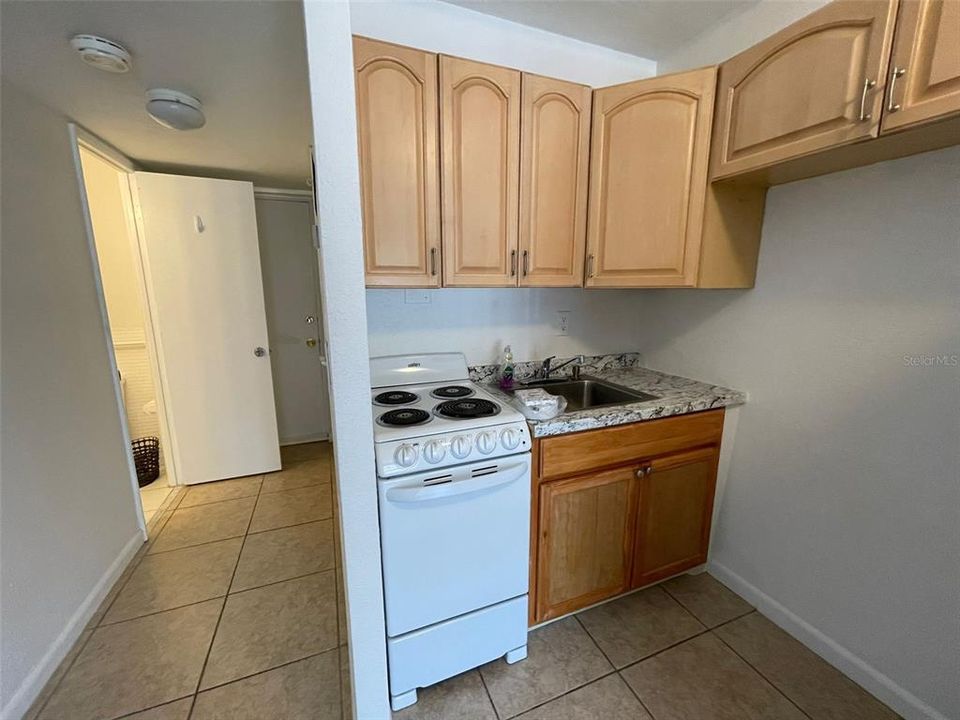 For Sale: $99,000 (1 beds, 1 baths, 399 Square Feet)