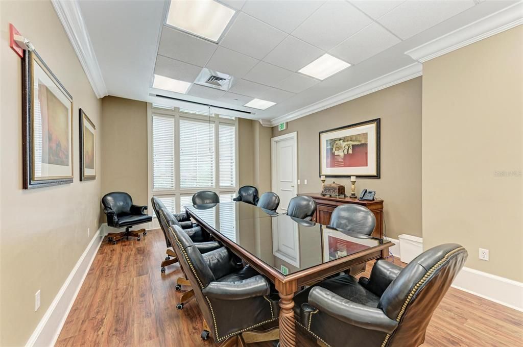 Many amenities: Conference Room