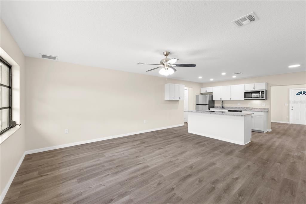 Active With Contract: $284,999 (3 beds, 2 baths, 1452 Square Feet)