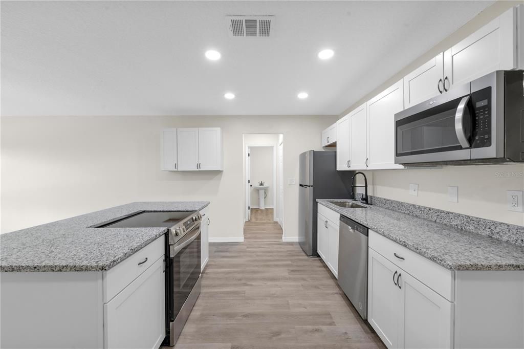 Active With Contract: $284,999 (3 beds, 2 baths, 1452 Square Feet)