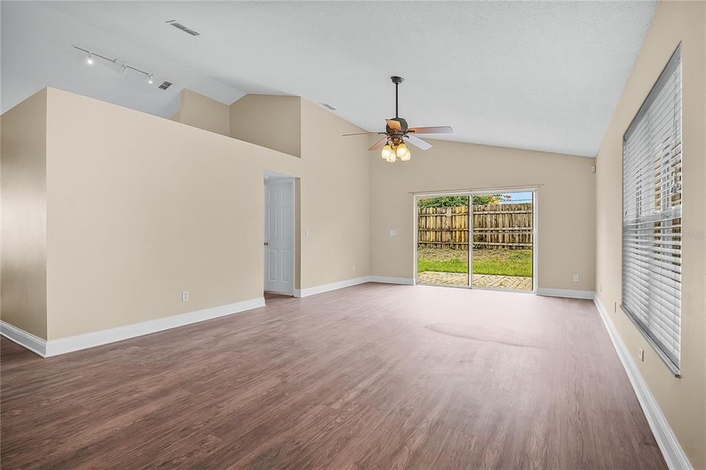 Active With Contract: $379,900 (3 beds, 2 baths, 1719 Square Feet)