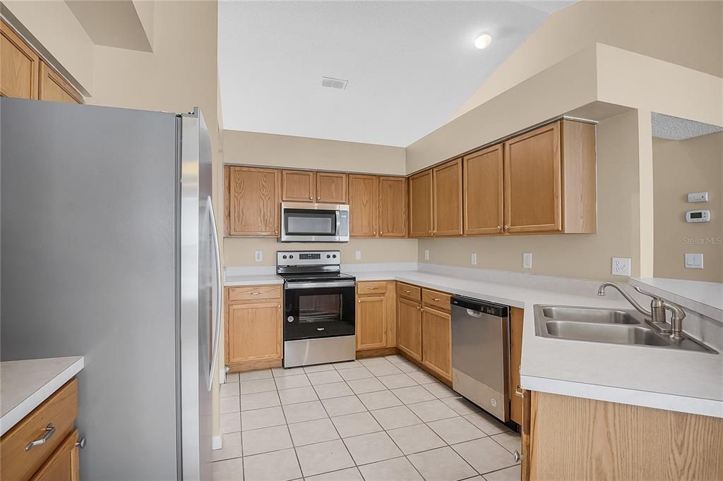 Active With Contract: $379,900 (3 beds, 2 baths, 1719 Square Feet)