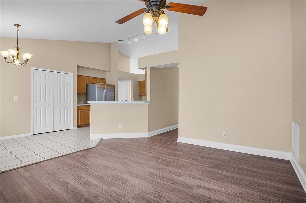 Active With Contract: $379,900 (3 beds, 2 baths, 1719 Square Feet)