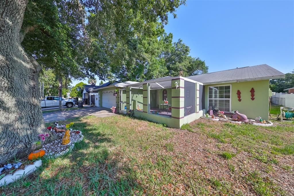 Active With Contract: $400,000 (3 beds, 2 baths, 1349 Square Feet)