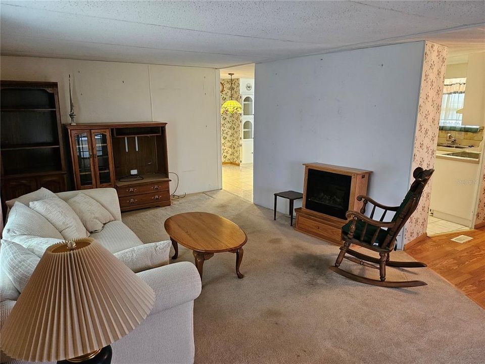 Под контрактом: $129,000 (2 спален, 2 ванн, 1152 Квадратных фут)