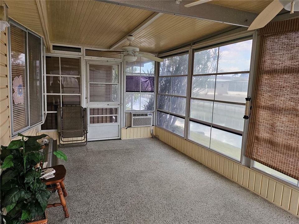 Под контрактом: $129,000 (2 спален, 2 ванн, 1152 Квадратных фут)