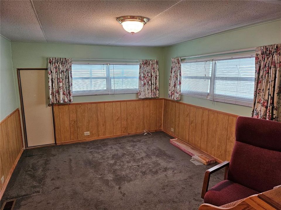 Под контрактом: $129,000 (2 спален, 2 ванн, 1152 Квадратных фут)