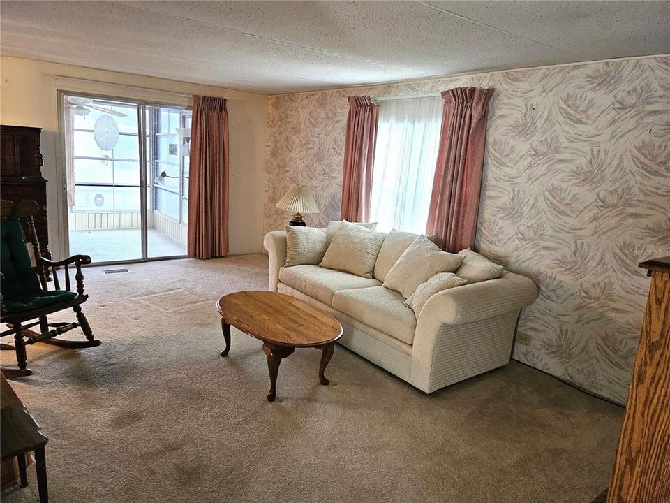 Под контрактом: $129,000 (2 спален, 2 ванн, 1152 Квадратных фут)