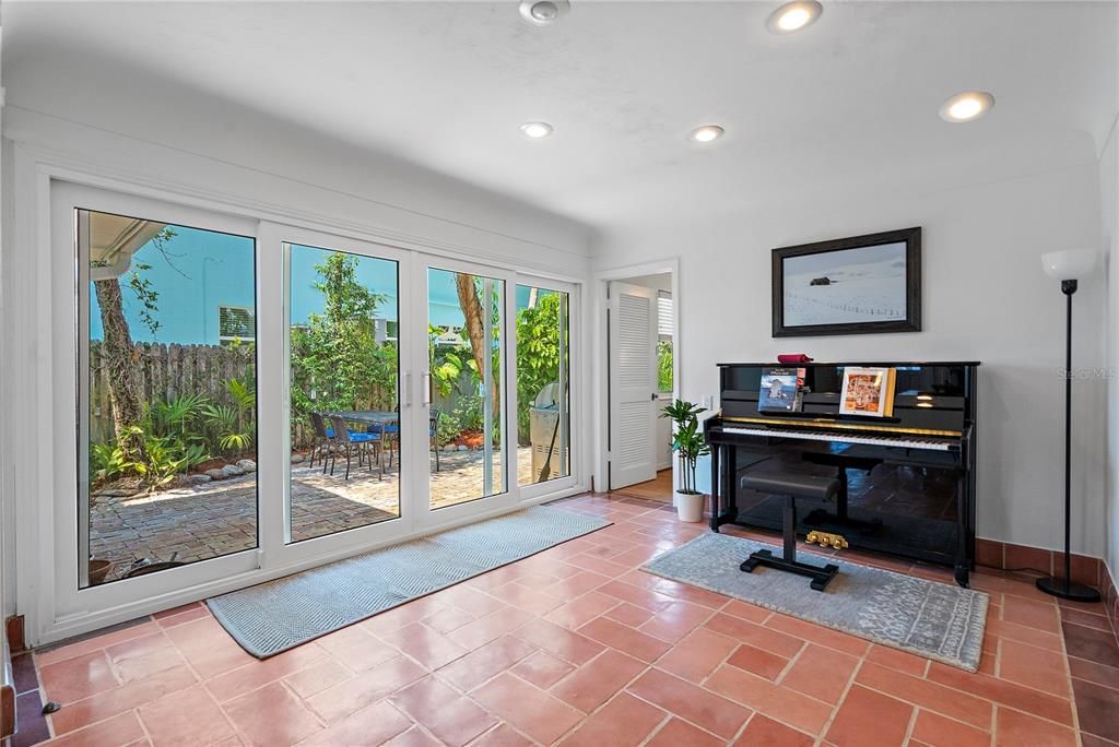 Active With Contract: $1,799,000 (4 beds, 3 baths, 1750 Square Feet)