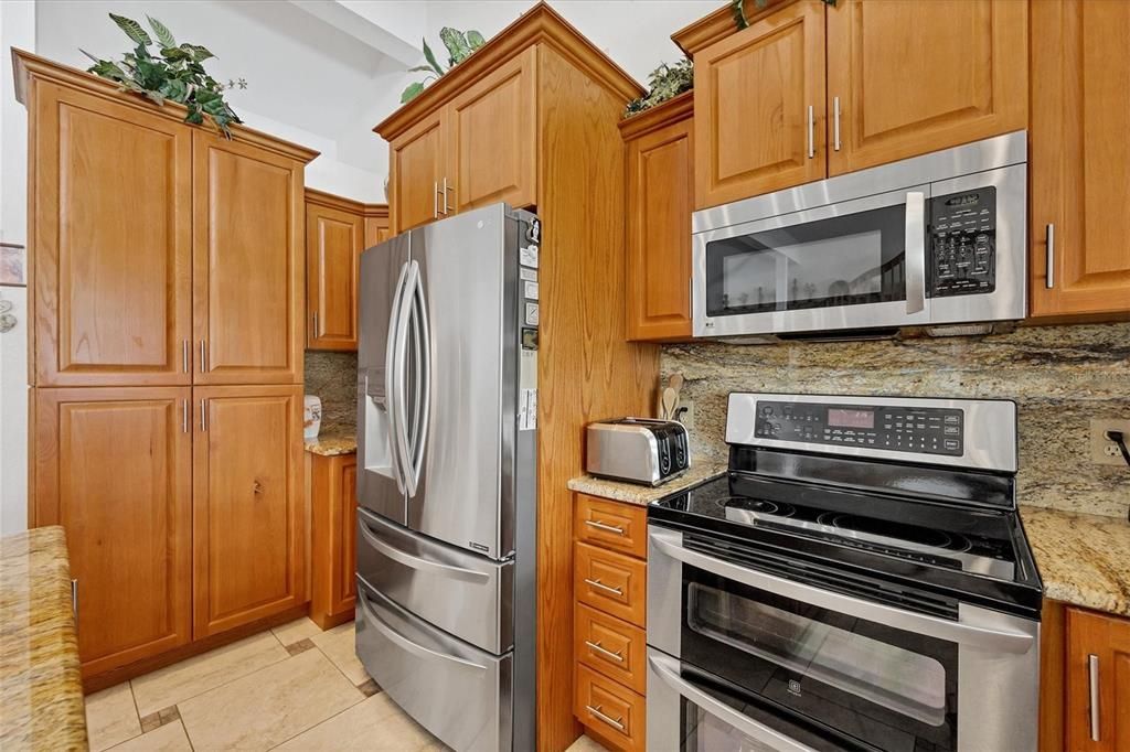 Stainless appliances with double oven