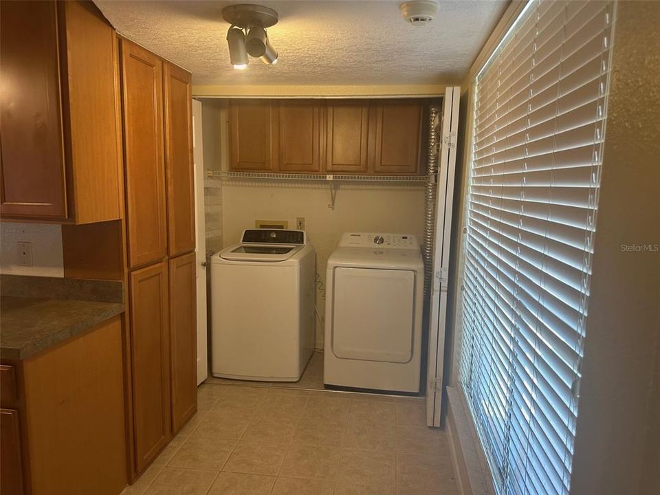 For Rent: $2,100 (3 beds, 2 baths, 1319 Square Feet)
