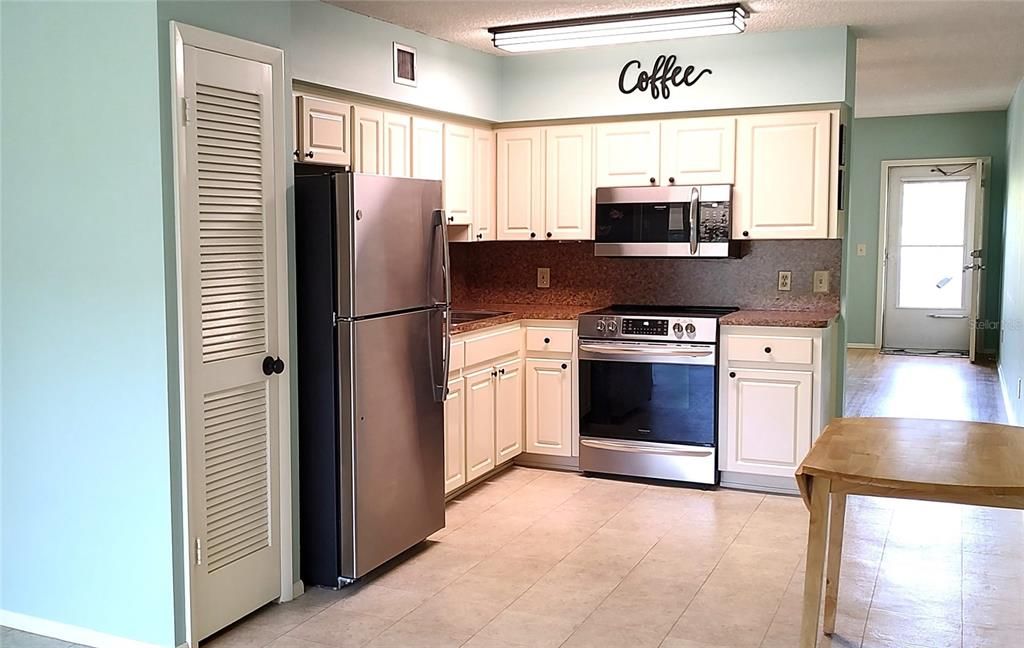 For Rent: $1,675 (2 beds, 2 baths, 1100 Square Feet)