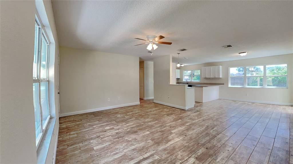 For Sale: $264,900 (3 beds, 2 baths, 1176 Square Feet)