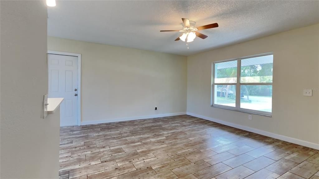 For Sale: $264,900 (3 beds, 2 baths, 1176 Square Feet)