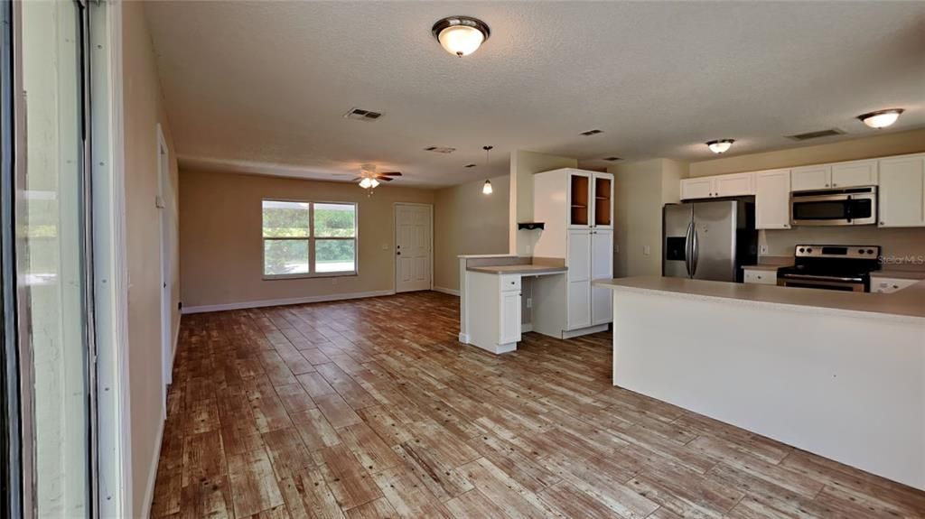 For Sale: $264,900 (3 beds, 2 baths, 1176 Square Feet)