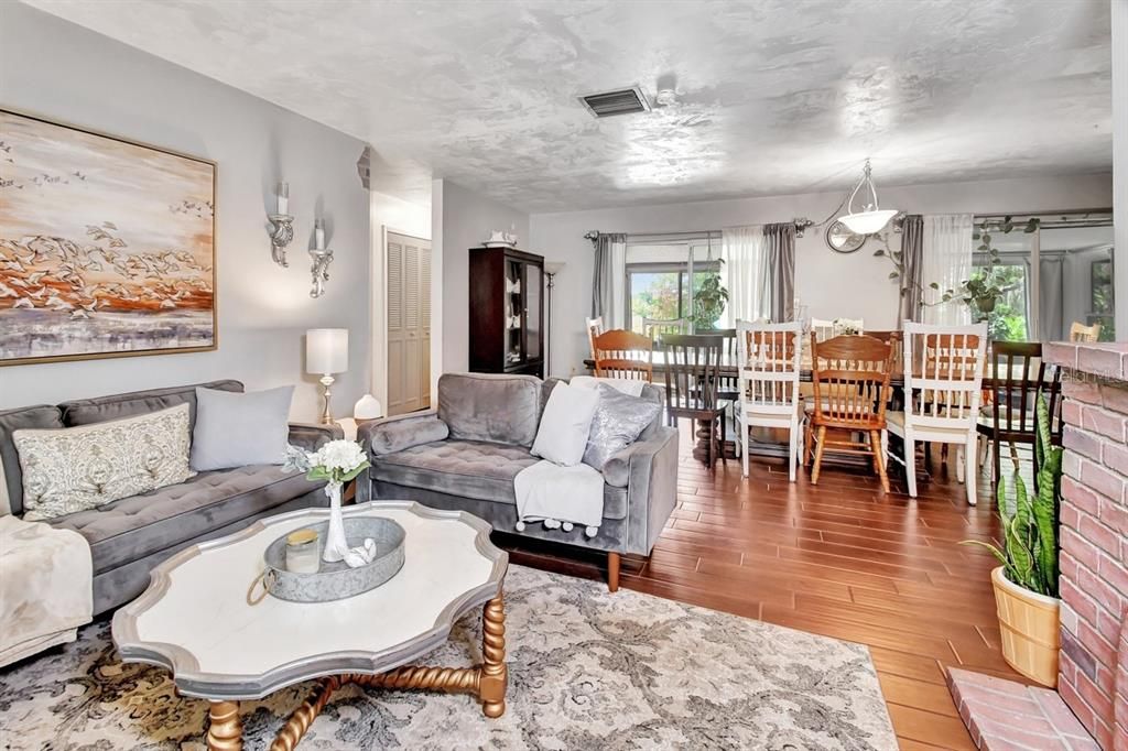 For Sale: $315,000 (2 beds, 2 baths, 1785 Square Feet)