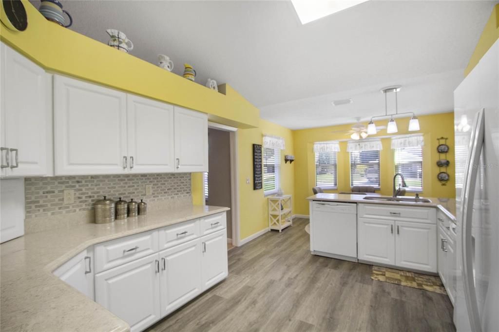 Upgraded Kitchen w/ Quartz Countertops