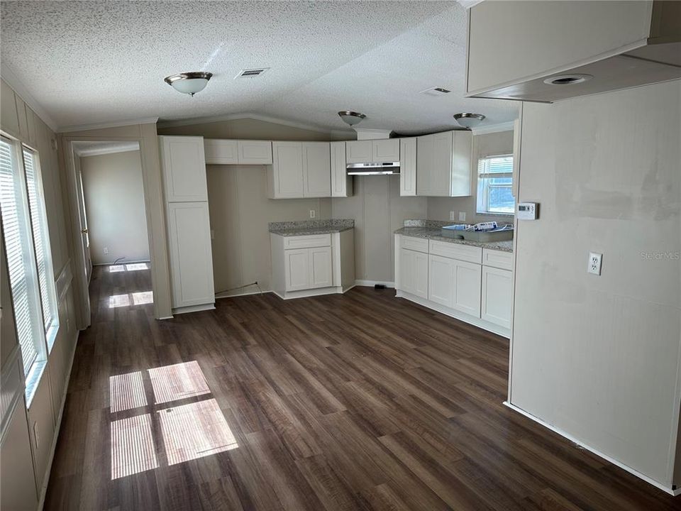For Sale: $180,000 (2 beds, 2 baths, 1216 Square Feet)