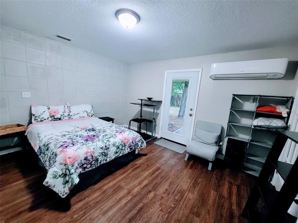 For Rent: $1,160 (1 beds, 1 baths, 450 Square Feet)