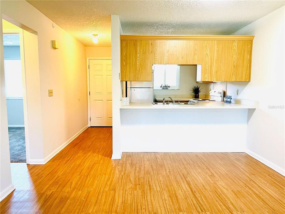 For Rent: $1,450 (2 beds, 2 baths, 876 Square Feet)