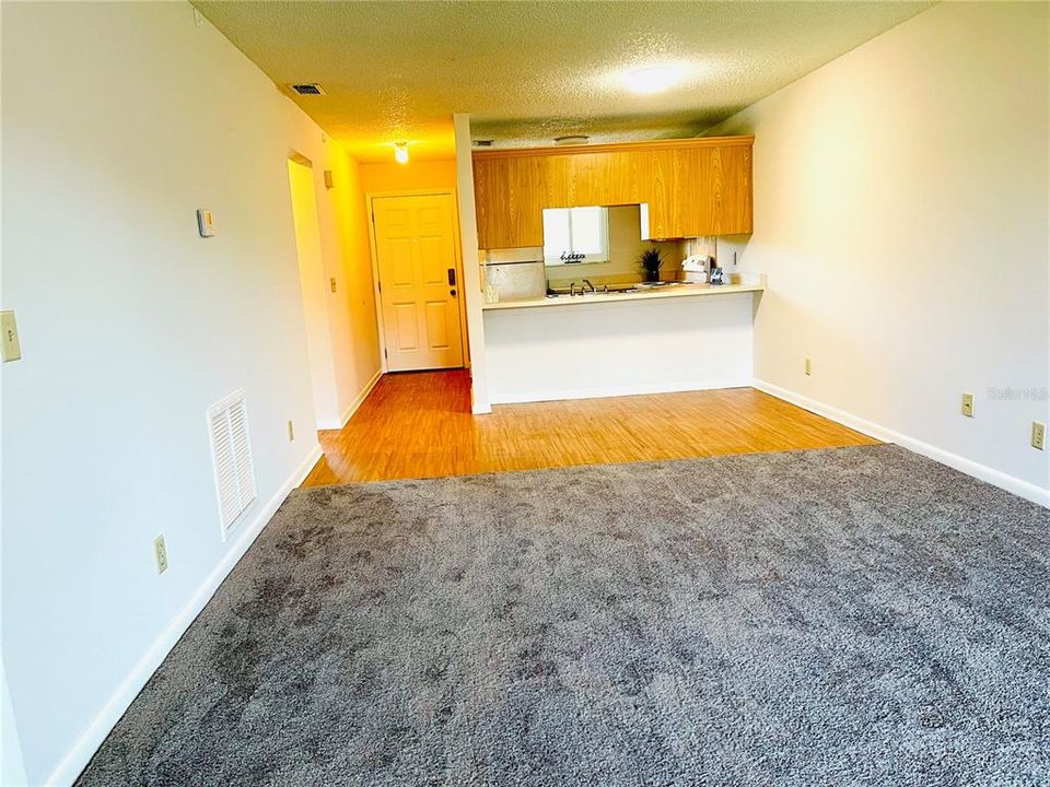 For Rent: $1,450 (2 beds, 2 baths, 876 Square Feet)